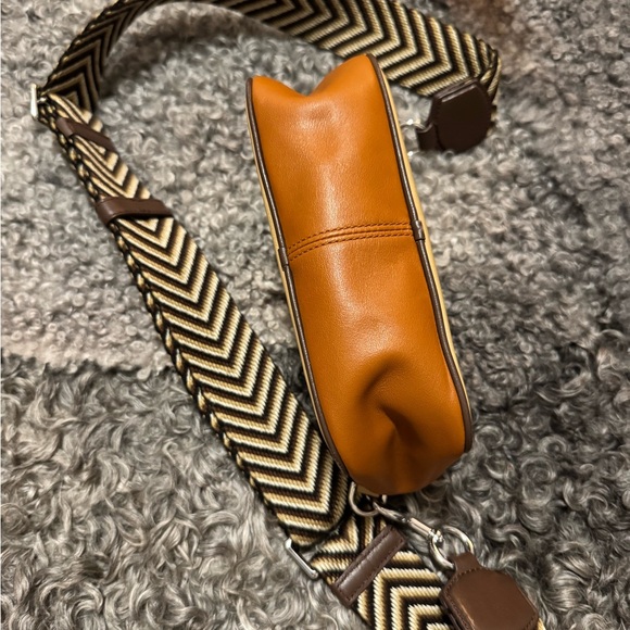 Marc Jacobs Tan and Black Logo Interior Bag - Picture 4 of 5